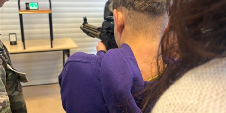 Powiększ grafikę: -edukacja-dla-bezpieczenstwa-zajecia-uczniow-w-1-lo-cn-b-w-gdansku-679170.jpg