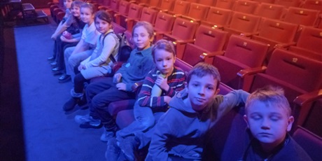 Powiększ grafikę: 1a-wybrala-sie-na-do-teatru-miniatura-na-przedstawienie-opowiesc-wigilijna-667983.jpg