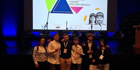 Powiększ grafikę: 7-listopada-mlodziez-ze-szkolnego-kola-wolontariatu-miala-zaszczyt-uczestniczyc-w-v-pomorskim-forum-wolontariatu-653997.jpg