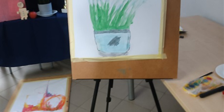 Powiększ grafikę: dzieci-maluja-martwa-nature-668007.jpg