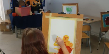 Powiększ grafikę: dzieci-maluja-martwa-nature-668010.jpg