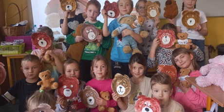 Powiększ grafikę: dzien-misia-w-klasie-1a-659938.jpg