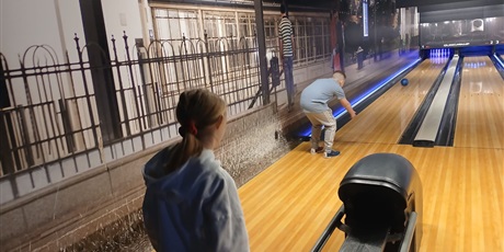 Powiększ grafikę: dzis-ekipa-swietlicy-przystan-ruszyla-na-podboj-kregielni-679159.jpg