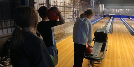 Powiększ grafikę: dzis-ekipa-swietlicy-przystan-ruszyla-na-podboj-kregielni-679160.jpg