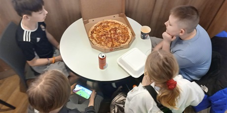 Powiększ grafikę: dzis-ekipa-swietlicy-przystan-ruszyla-na-podboj-kregielni-679161.jpg