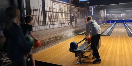 Powiększ grafikę: dzis-ekipa-swietlicy-przystan-ruszyla-na-podboj-kregielni-679164.jpg