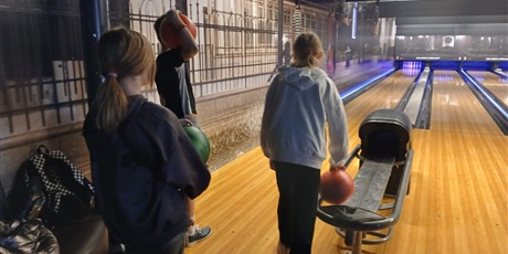 Powiększ grafikę: dzis-ekipa-swietlicy-przystan-ruszyla-na-podboj-kregielni-679165.jpg