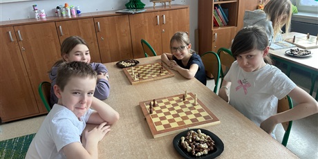 Powiększ grafikę: gdy-pionek-staje-sie-krolowa-676514.jpg