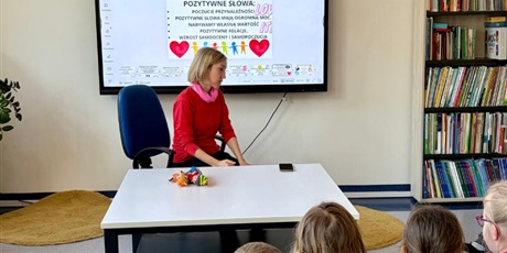 Powiększ grafikę: hejt-a-wlasciwe-slowo-zajecia-w-bibliotece-szkolnej-679144.jpg