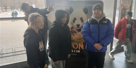 Powiększ grafikę: kino-z-ekipa-przystan-filmowa-przygoda-pelna-emocji-679212.jpg