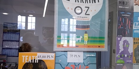 Powiększ grafikę: klasa-3a-w-teatrze-miniatura-29414.jpg