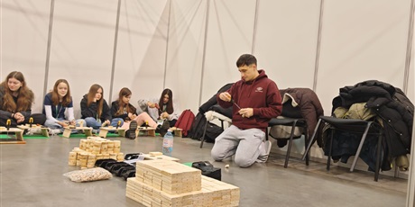 Powiększ grafikę: klasa-vii-a-na-targach-mlodziezy-659888.jpg