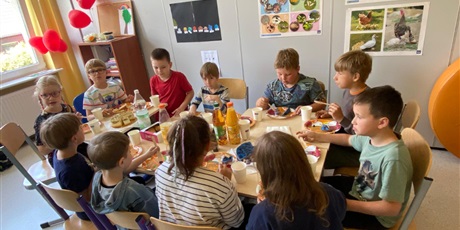 Powiększ grafikę: klasy-1a-i-1b-spotkaly-sie-na-wspolne-swietowanie-626542.jpg