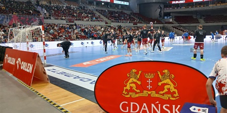 Powiększ grafikę: mecz-pilki-recznej--692613.jpg