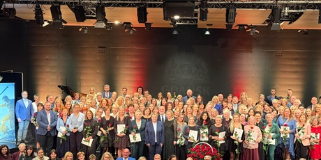 Powiększ grafikę: nagroda-prezydenta-miasta-gdanska-z-okazji-dnia-edukacji-narodowej-dla-pani-dyrektor-krystyny-barys-648982.jpg
