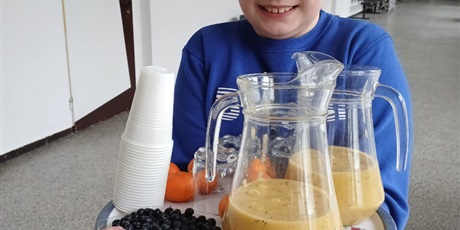 Powiększ grafikę: nasi-uczniowie-przygotowali-kolejne-przepyszne-smoothie-659924.jpg