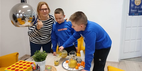 Powiększ grafikę: nasi-uczniowie-przygotowali-kolejne-przepyszne-smoothie-659925.jpg