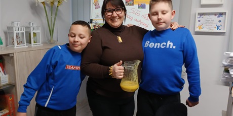 Powiększ grafikę: nasi-uczniowie-przygotowali-kolejne-przepyszne-smoothie-659926.jpg