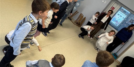 Powiększ grafikę: przedszkolne-serca-dla-babc-i-dziadkow-676504.jpg