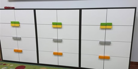 Przyjechały i zadomowiły się już u nas nowe mebelki dla Pierwszoklasistów💚