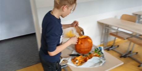 Powiększ grafikę: rzezby-z-dyni-653987.jpg