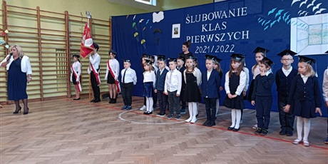 Powiększ grafikę: slubowanie-klas-pierwszych-314092.jpg