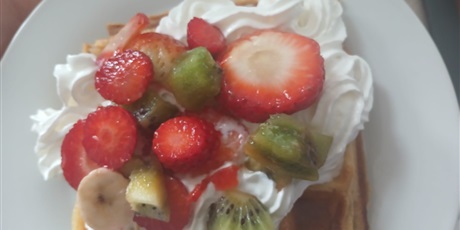 🐰 Świąteczna radość i zapach gofrów w świetlicy „Przystań” 🌼