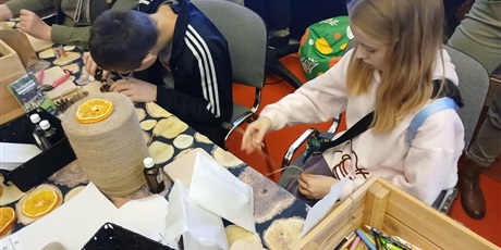 Powiększ grafikę: swiateczna-wyprawa-swietlicy-przystan-668122.jpg