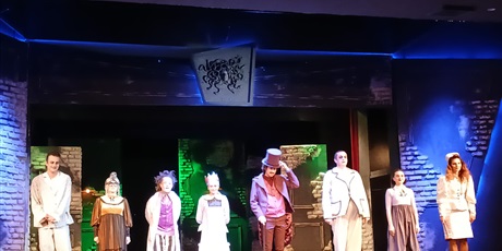 Powiększ grafikę: swietlica-przystan-wybrala-sie-z-opiekunami-do-teatru-miniatura-659767.jpg