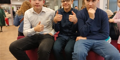 Powiększ grafikę: swietlica-przystan-wybrala-sie-z-opiekunami-do-teatru-miniatura-659770.jpg