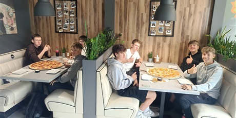 świętowanie przy pizzy!