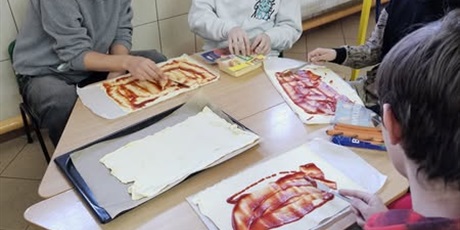 To nie Prima Aprilis ☺️ Tak klasa 7c przywitała 1 kwietnia🌷🌼🌻🌺 Było smacznie i pomysłowo🍕👍