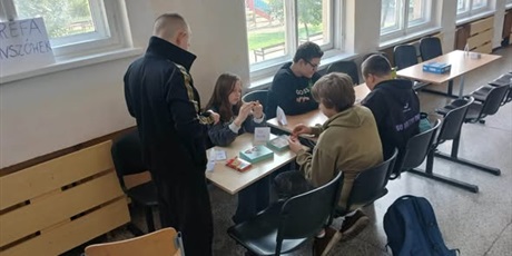 Powiększ grafikę: tydzien-szczescia-i-dobrych-relacji-715091.jpg