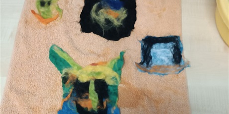 Powiększ grafikę: w-ostatni-czwartek-zakonczylismy-warsztaty-z-filcu-657146.jpg