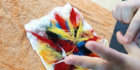 Powiększ grafikę: w-ostatni-czwartek-zakonczylismy-warsztaty-z-filcu-657155.jpg