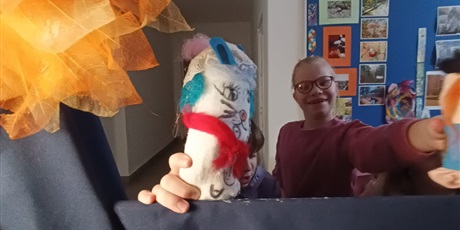 Powiększ grafikę: warsztaty-artystyczne-z-udzialem-ksiazki-niesamowite-przygody-dziesieciu-skarpetek-670297.jpg