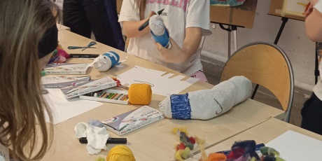 Powiększ grafikę: warsztaty-artystyczne-z-udzialem-ksiazki-niesamowite-przygody-dziesieciu-skarpetek-670302.jpg