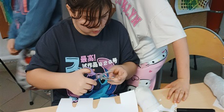 Powiększ grafikę: warsztaty-artystyczne-z-udzialem-ksiazki-niesamowite-przygody-dziesieciu-skarpetek-670313.jpg