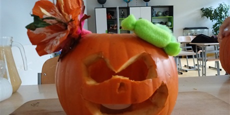 Powiększ grafikę: warsztaty-rzezbienia-w-dyni-657306.jpg