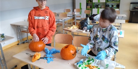 Powiększ grafikę: warsztaty-rzezbienia-w-dyni-657313.jpg