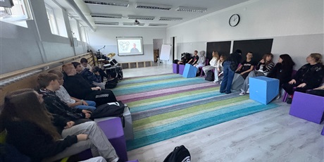 Powiększ grafikę: warsztaty-wazne-wybory-rownowaga-cyfrowa-temat-w-naszej-szkole-661847.jpg