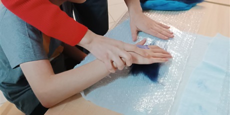 Powiększ grafikę: warsztaty-z-filcowania-657205.jpg