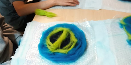 Powiększ grafikę: warsztaty-z-filcowania-657206.jpg