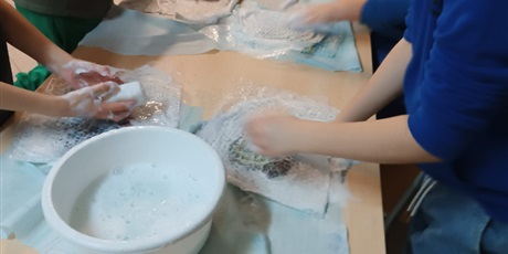 Powiększ grafikę: warsztaty-z-filcowania-657210.jpg