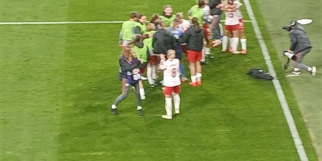 WIELKIE SPORTOWE EMOCJE! ŚWIETLICA PRZYSTAŃ KIBICUJE BIAŁO-CZERWONYM!