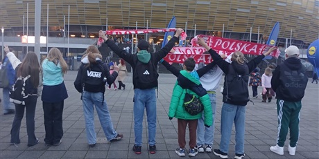 Powiększ grafikę: wielkie-sportowe-emocje-swietlica-przystan-kibicuje-bialo-czerwonym-718499.jpg