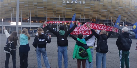 Powiększ grafikę: wielkie-sportowe-emocje-swietlica-przystan-kibicuje-bialo-czerwonym-718500.jpg