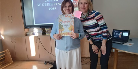 Powiększ grafikę: wiktoria-listkiewicz-odebrala-nagrode-za-zajecie-pierwszego-miejsca-w-konkursie-fotograficznym-jesien-w-obiektywie-653975.jpg