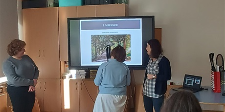 Powiększ grafikę: wiktoria-listkiewicz-odebrala-nagrode-za-zajecie-pierwszego-miejsca-w-konkursie-fotograficznym-jesien-w-obiektywie-657302.jpg