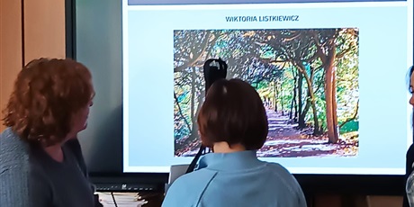 Powiększ grafikę: wiktoria-listkiewicz-odebrala-nagrode-za-zajecie-pierwszego-miejsca-w-konkursie-fotograficznym-jesien-w-obiektywie-657303.jpg